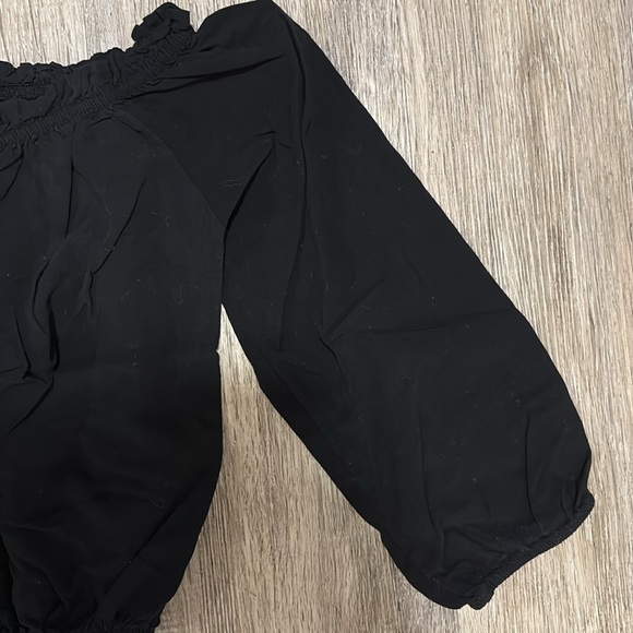 Brandy Melville Women's Black Off-Shoulder Crop Top - Picture 5 of 10